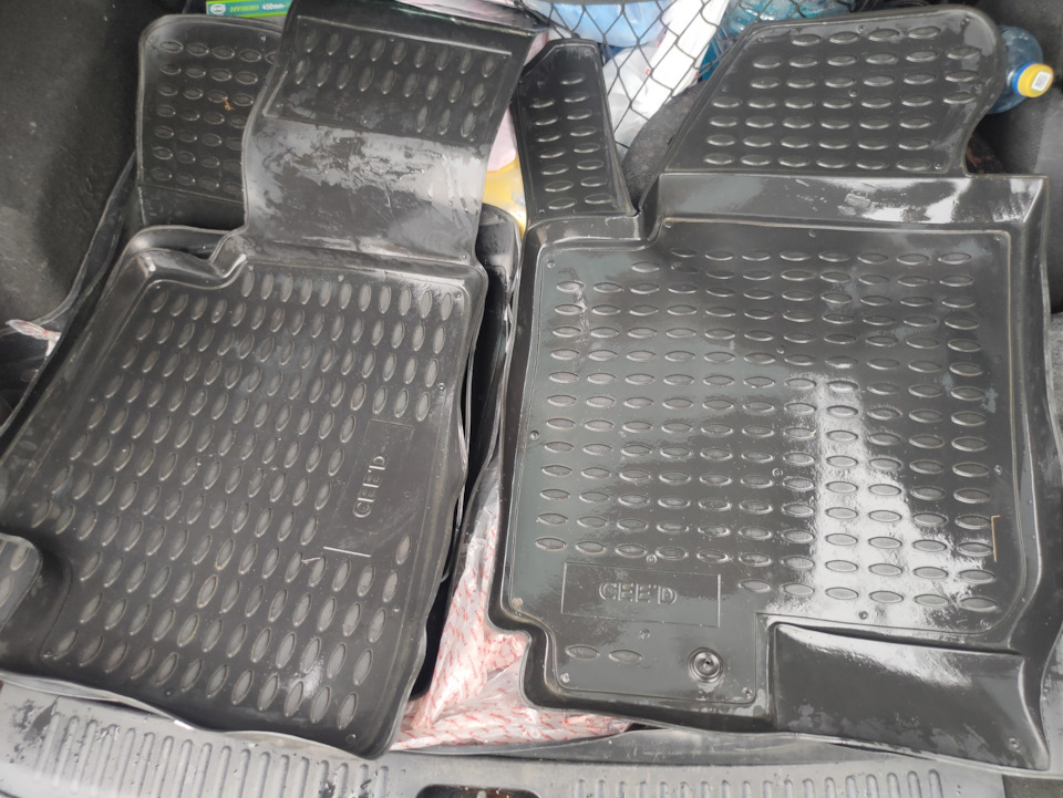 Фото в бортжурнале KIA Ceed SW (1G)