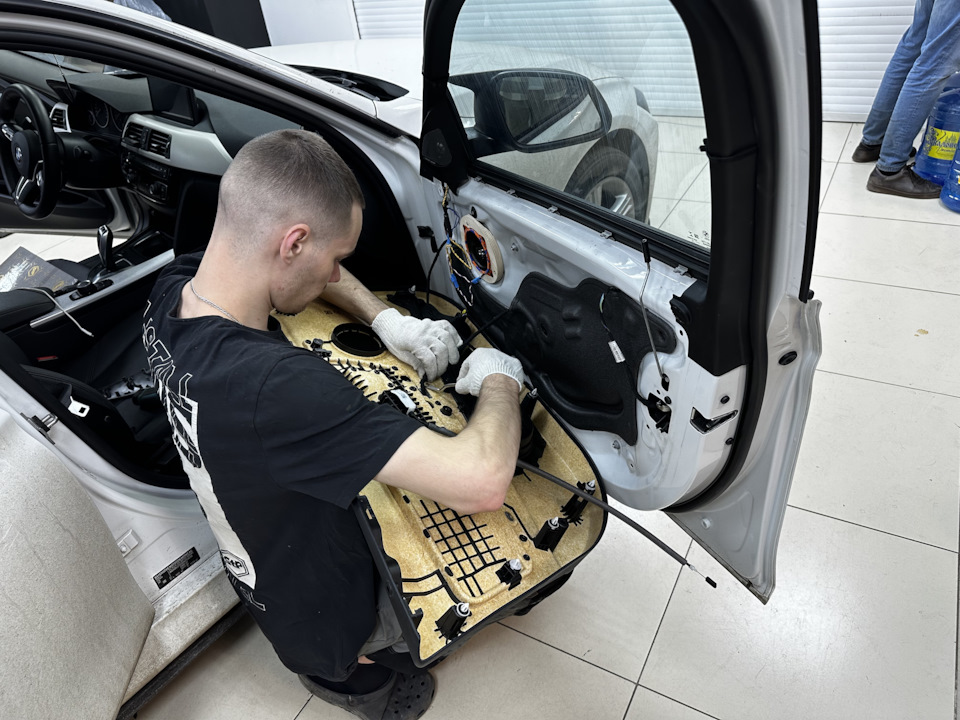 В процессе разбора дверей — BMW 3 series (F30)