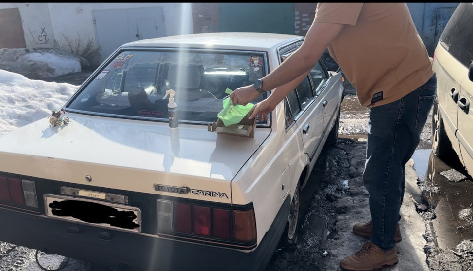 сдираем ненужные наклейки, оставляем заводские — Toyota Carina (3G)