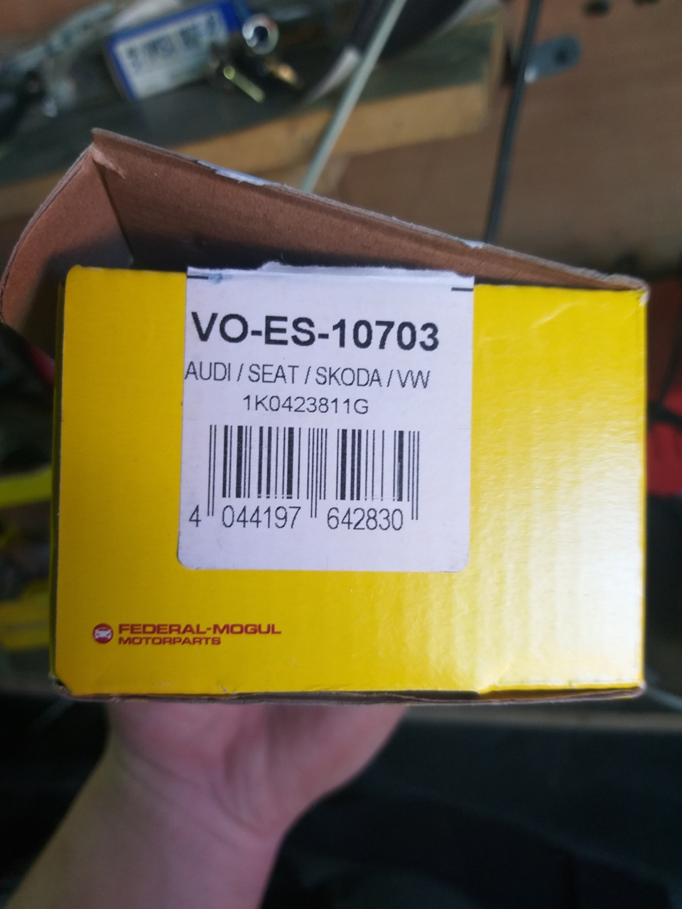Левый наконечник — Skoda Octavia A5 Mk2. Запчасти на фото: VOES10703, 1K0423811G
