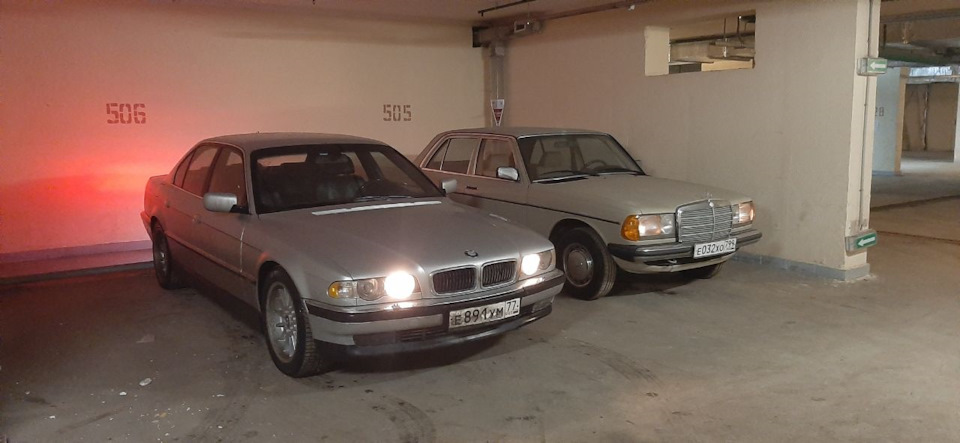 Интересно для сравнения габаритов) ''E'' 70-х против ''S'' 90-х)) — Mercedes-Benz W123