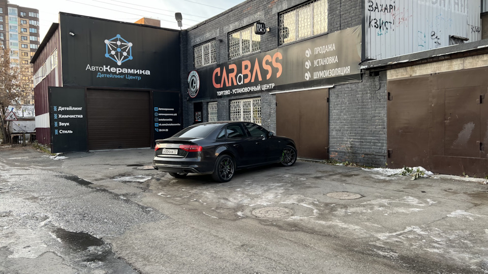 Стоим ждем) — Audi A4 (B8)