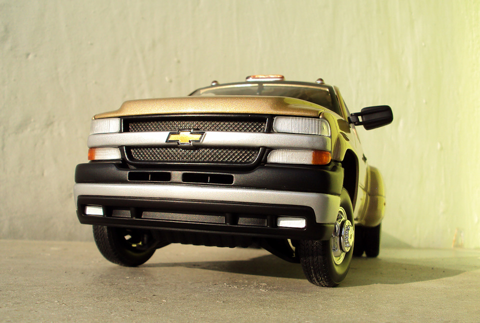 Chevrolet Silverado 3500 HD (1:18 Anson) вторая молодость