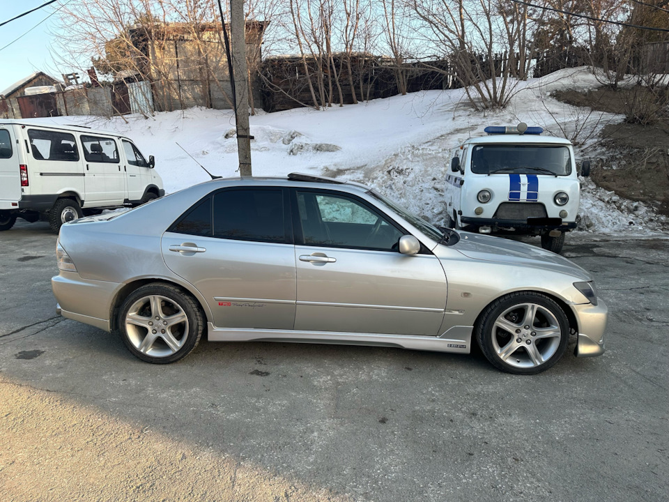 Фото в бортжурнале Lexus IS I