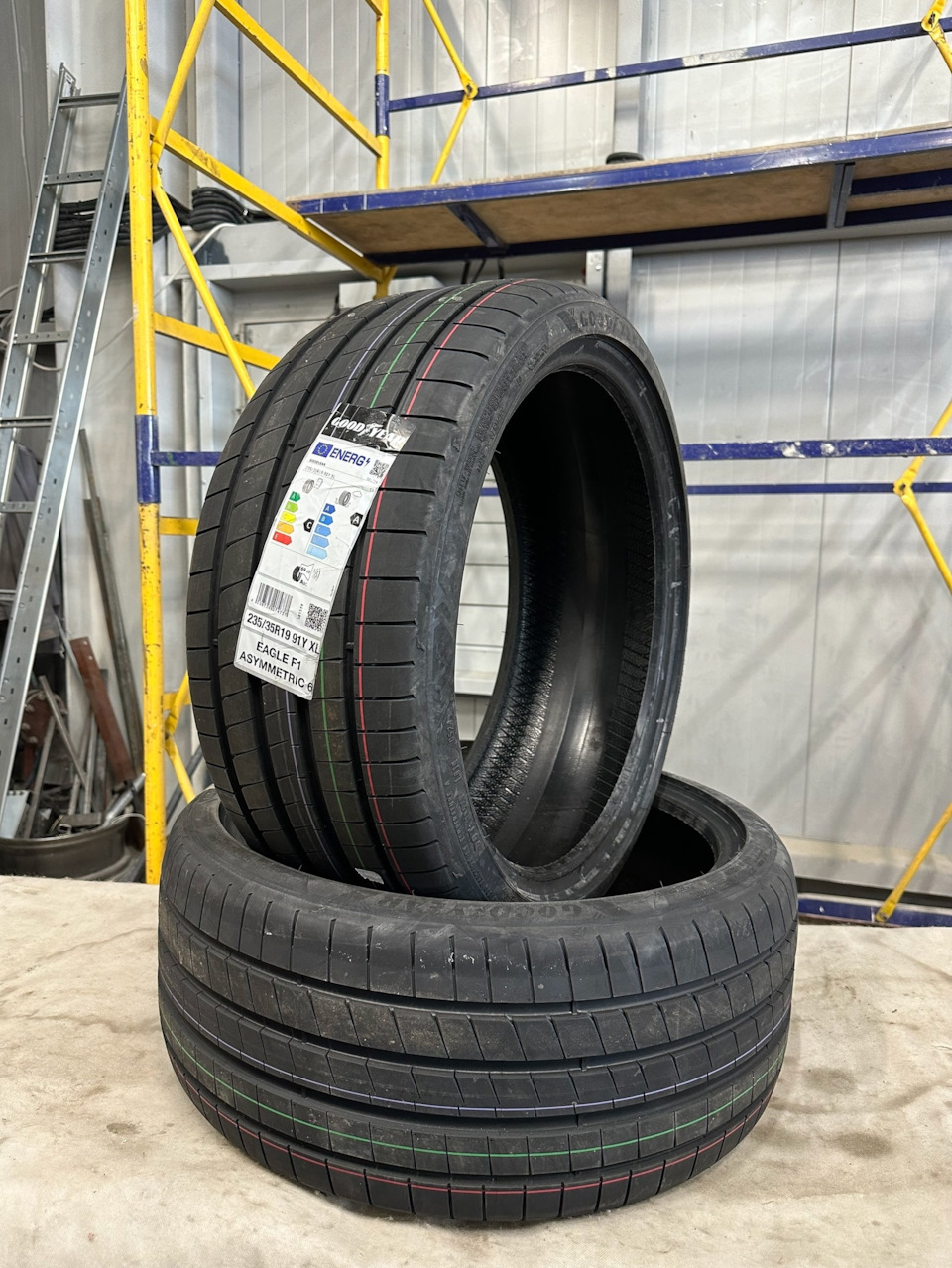Goodyear Eagle F1 Asymmetric 6 235/35 R19 — Skoda Octavia A7 Mk3. Запчасти на фото: Goodyear Eagle F1 Asymmetric 6 235/35R19