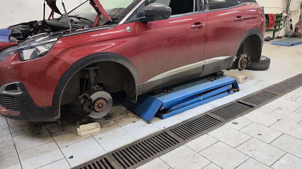Фото в бортжурнале Peugeot 3008 (2G)