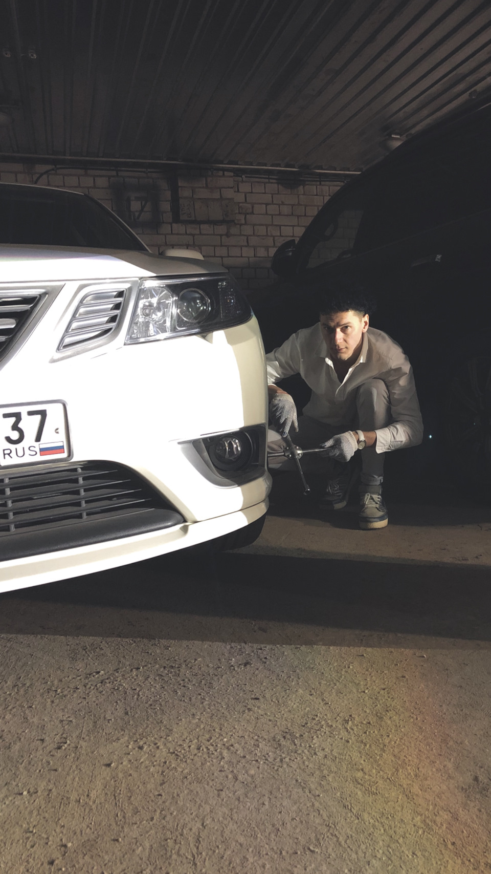 В новогодние праздники снимаю с зимовавшего тогда СААБа колесо и везу его в МСК. — Saab 9-3 (2G)