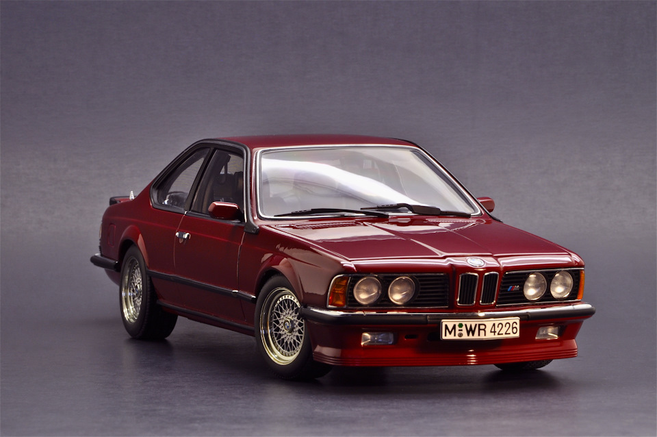 AUTOart 1/18 E24 BMW ///M635CSi, Karminrot. Millenium Series