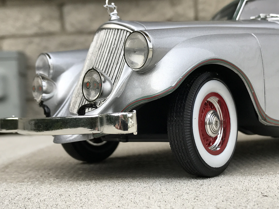 Pierce Arrow Silver Arrow, 1933 (1/18 Signature Models #18136