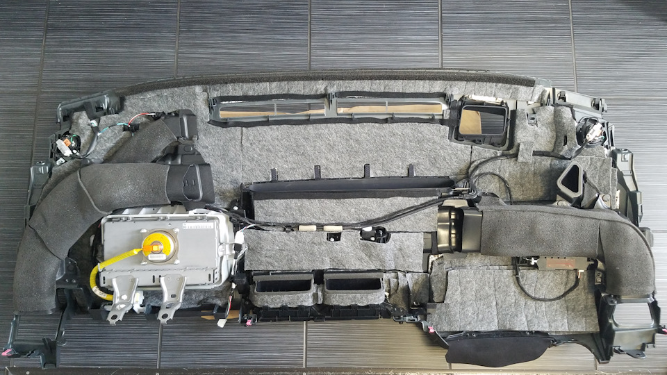 Фото в бортжурнале Toyota Prius Plug-in Hybrid (1G)