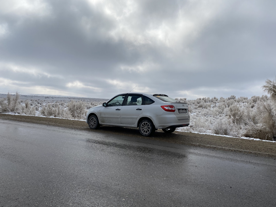 Очень нравится как в Бухаре выглядит небо — Lada Granta liftback (1G)