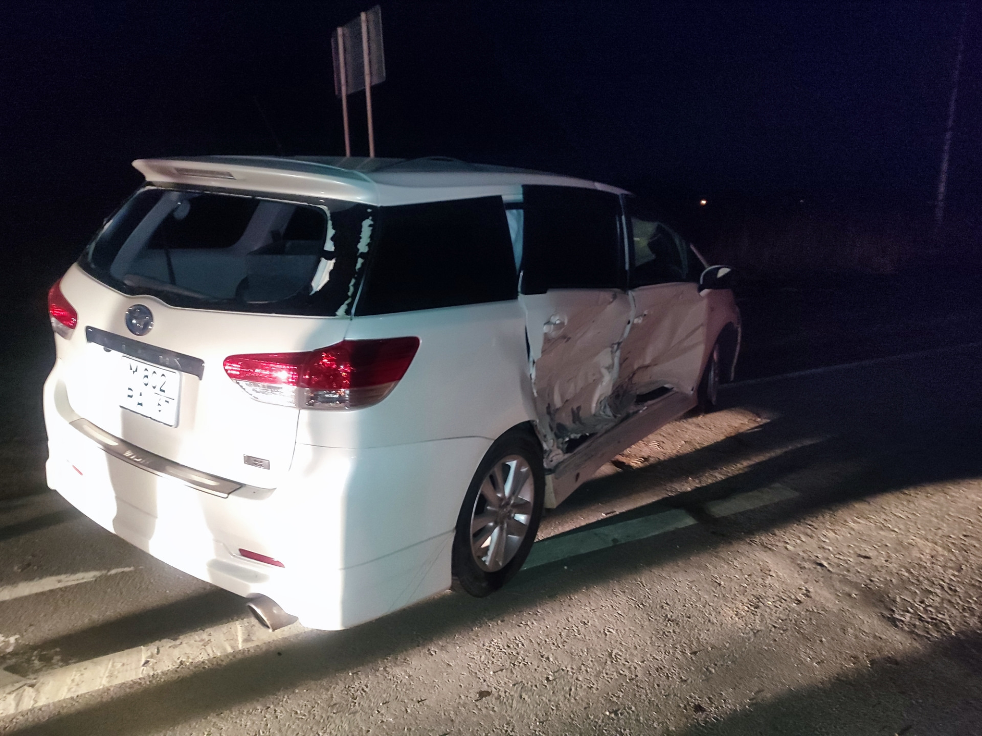 Водитель Toyota бросил разбитые машины на улице Крузенштерна