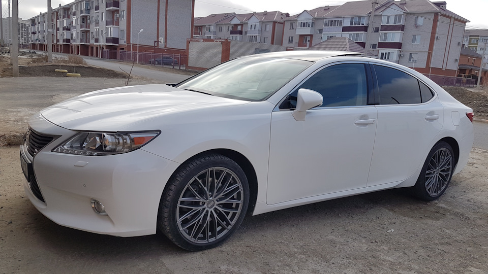 Lexus ES