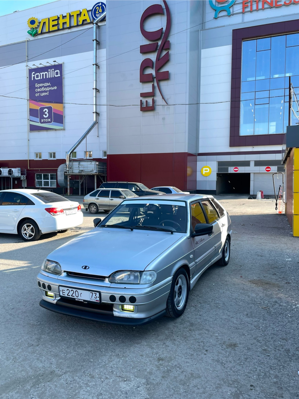Будто тут и должна была быть эта полоса — Lada 2114
