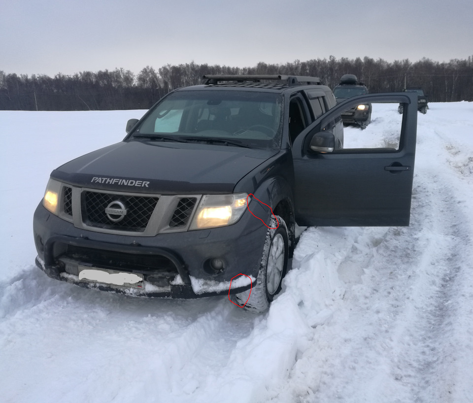 Тут отметил разрывы переднего бампера — Nissan Pathfinder (3G)