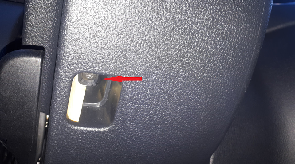 Снять кожух вокруг руля — Volkswagen Tiguan (1G)