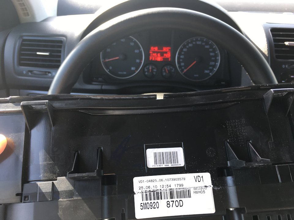 Фото в бортжурнале Volkswagen Jetta V. Запчасти на фото: Q4825, 5M0920870D