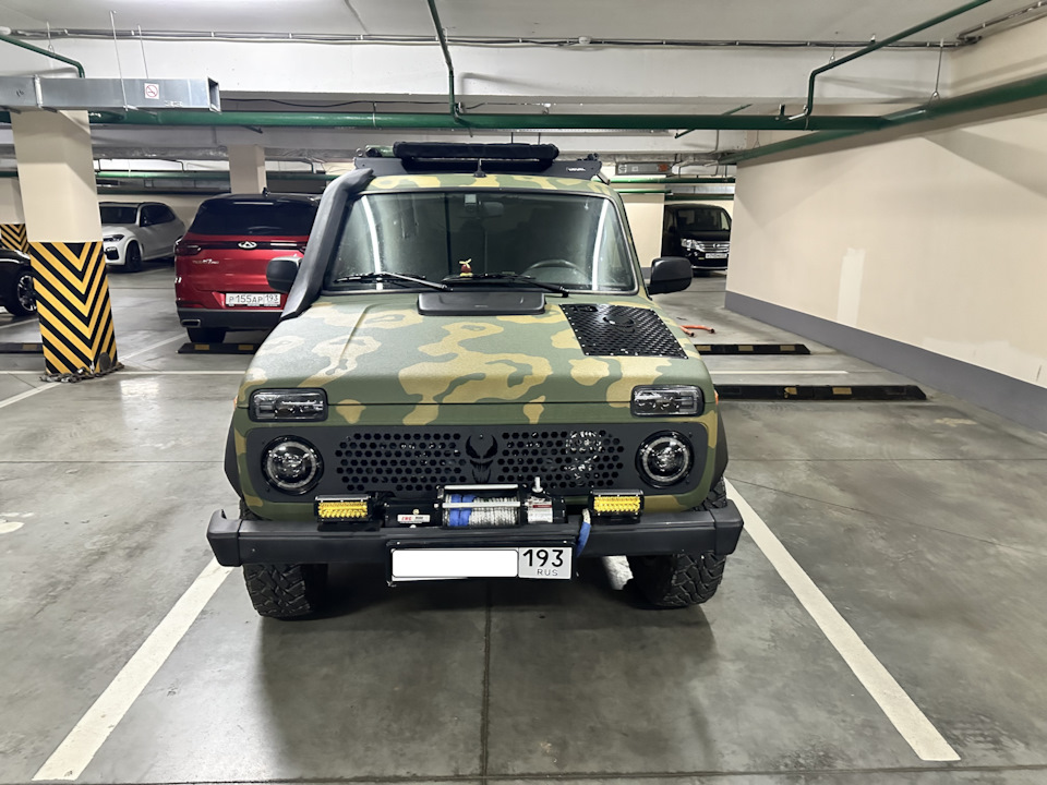 Вид спереди — Lada 4x4 3D
