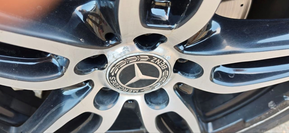 В середине поплыл лак… — Mercedes-Benz E-Class (W213)