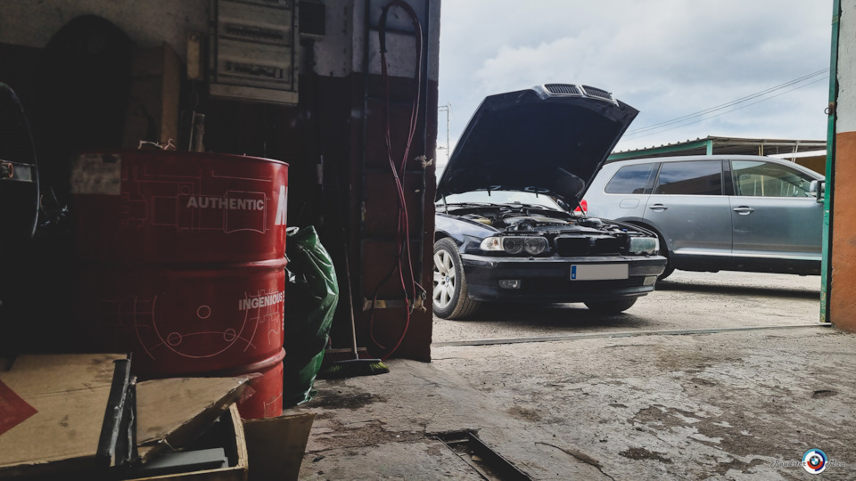 Фото в бортжурнале BMW 7 series (E38)