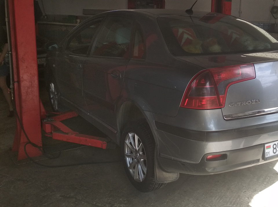 На подъемнике. Один бок готов) — Citroen C5 (1G)