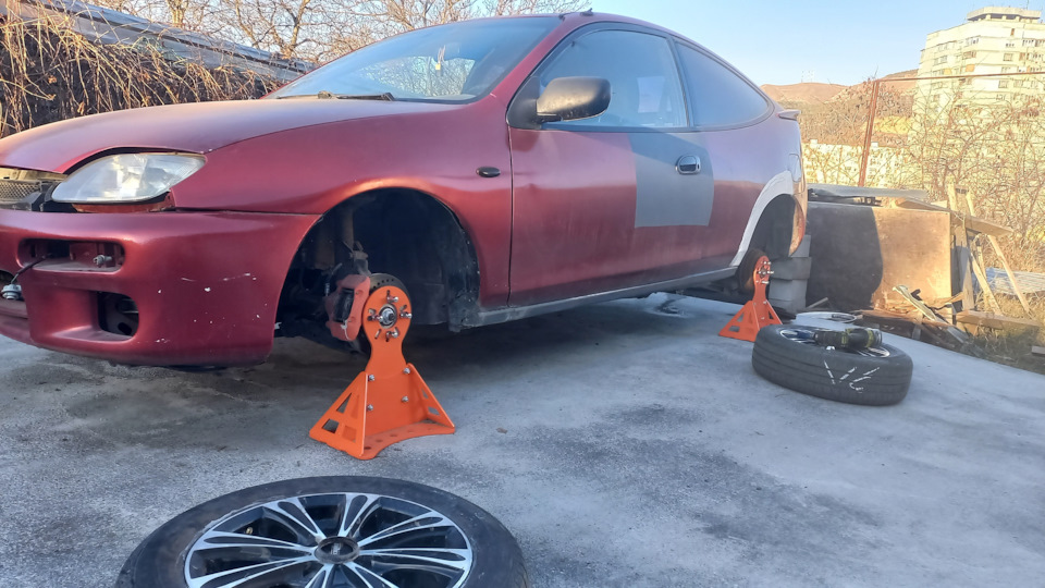 На профессиональных пеньках — Mazda 323 V