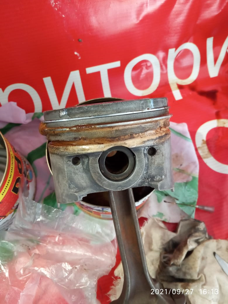 это после того как смыл, брызнул еще на кольца. реакция мгновенная и бурная — Mitsubishi Chariot (2G)
