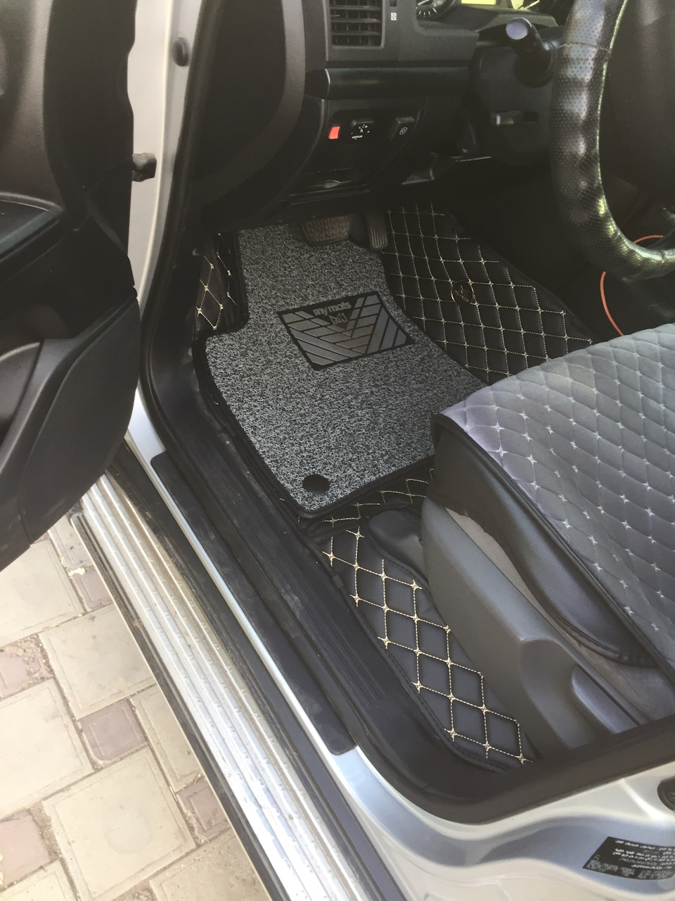 Фото в бортжурнале Toyota Land Cruiser 200
