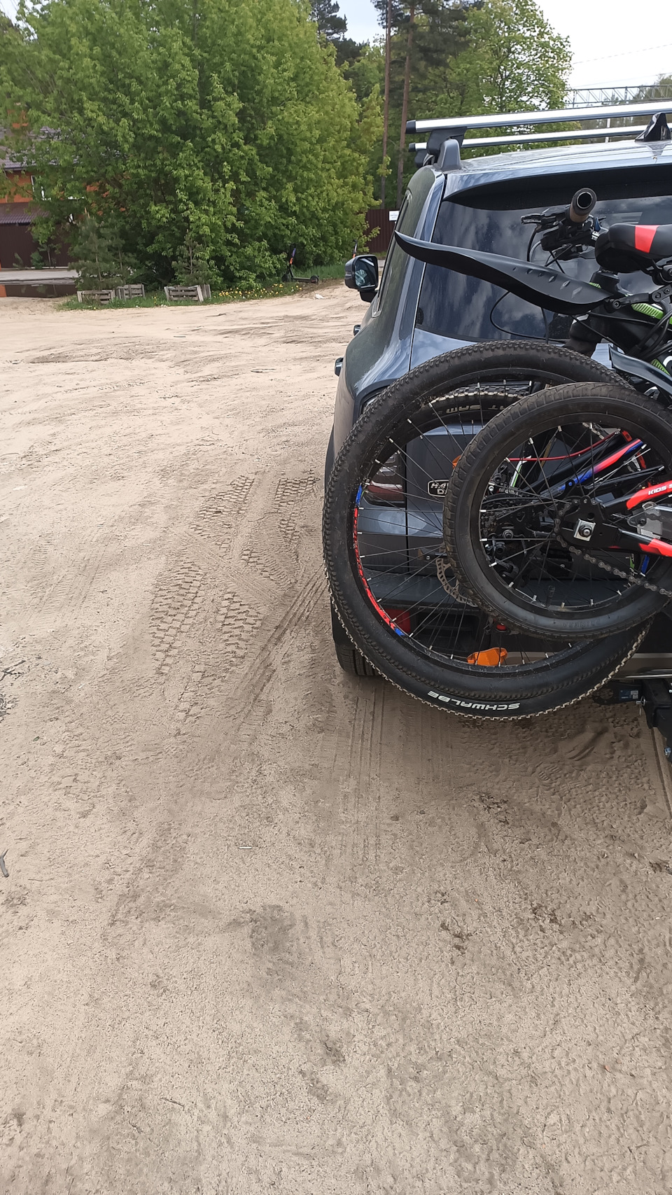 Сбоку велики выступают… — Haval Dargo