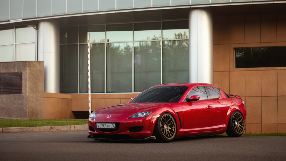 Mazda RX-8 Mood color red