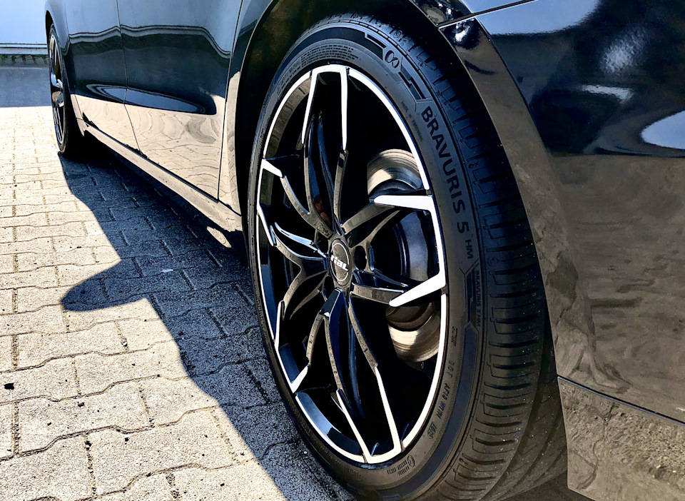 Фото в бортжурнале Ford Mondeo V. Запчасти на фото: Barum Bravuris 5HM
