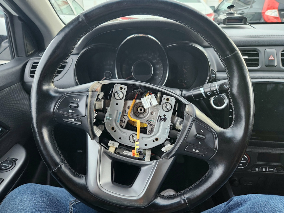 . — KIA Rio (3G)