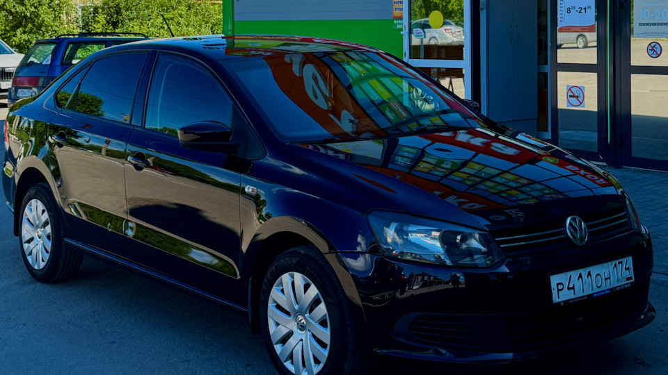 Volkswagen Polo Sedan Черный W