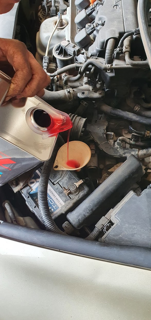 закидываем новое масло. — Honda Civic 4D (8G)