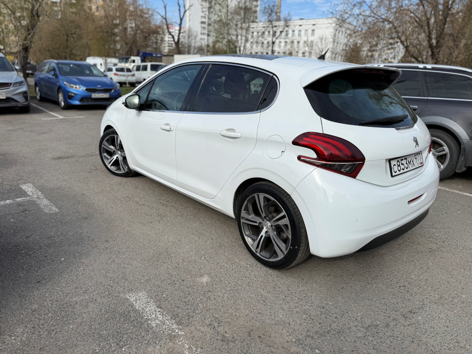 Фото в бортжурнале Peugeot 208 (1G)