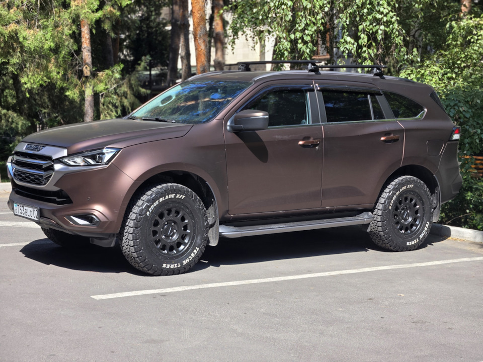 Фото в бортжурнале Isuzu MU-X (2G)