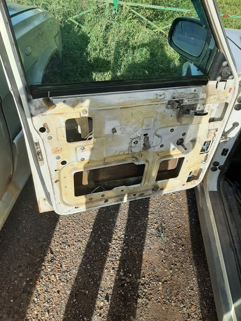 Откручиваем винты под плоскую отвертку и два от стекла на 10 — GAZ 3110
