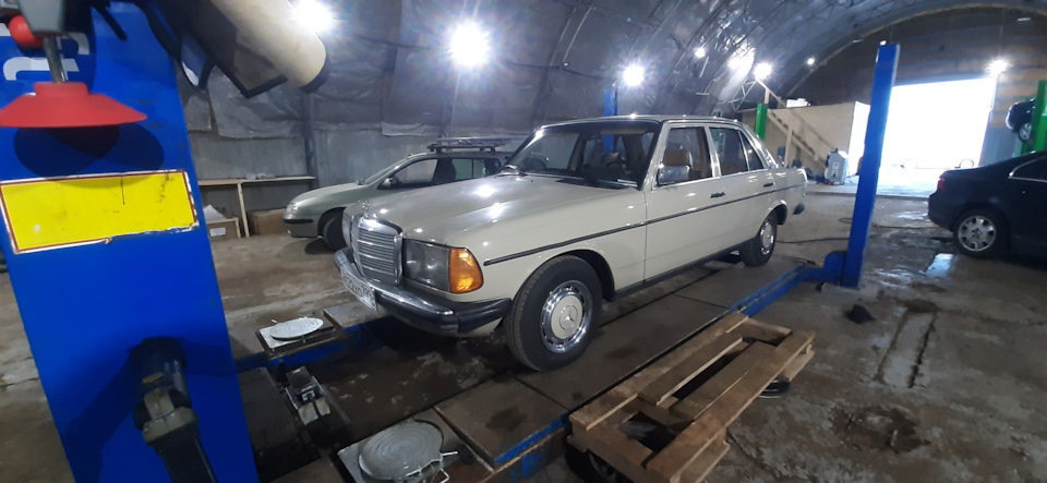 Фото в бортжурнале Mercedes-Benz W123