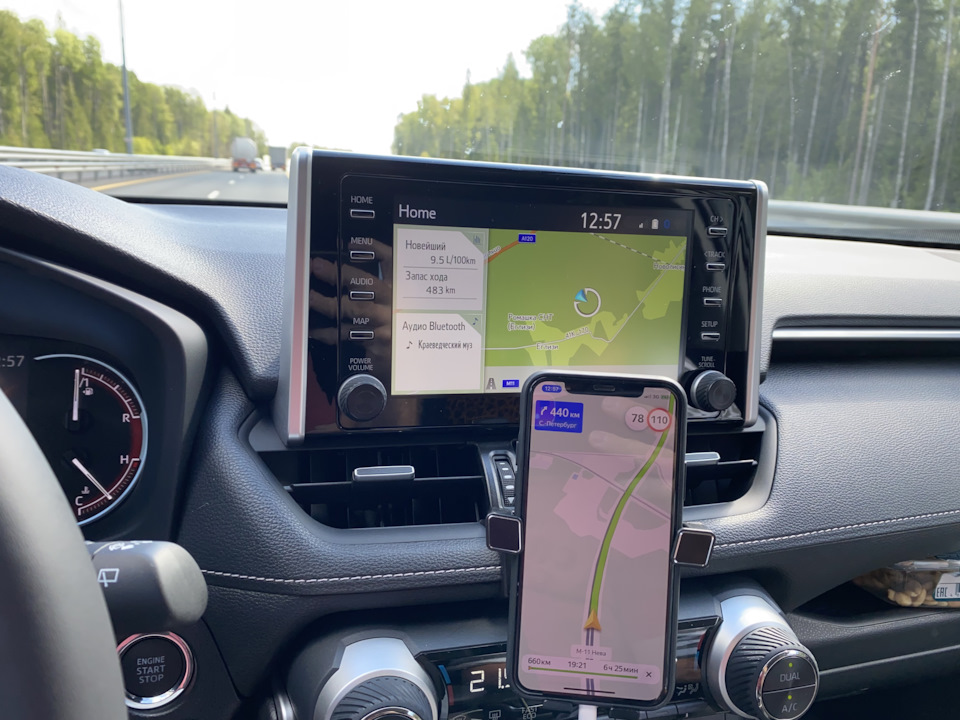 Как оказалось, карты не такие уж и новые. М11 на них нет, а дорога есть. — Toyota RAV4 (5G)