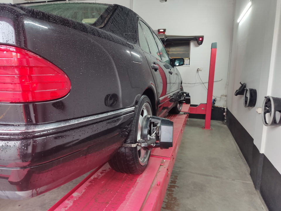 Фото в бортжурнале Mercedes-Benz E-Class (W210)