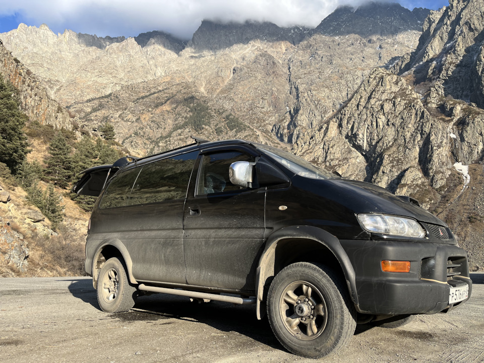 Кармадонское ущелье — Mitsubishi Delica (L400)