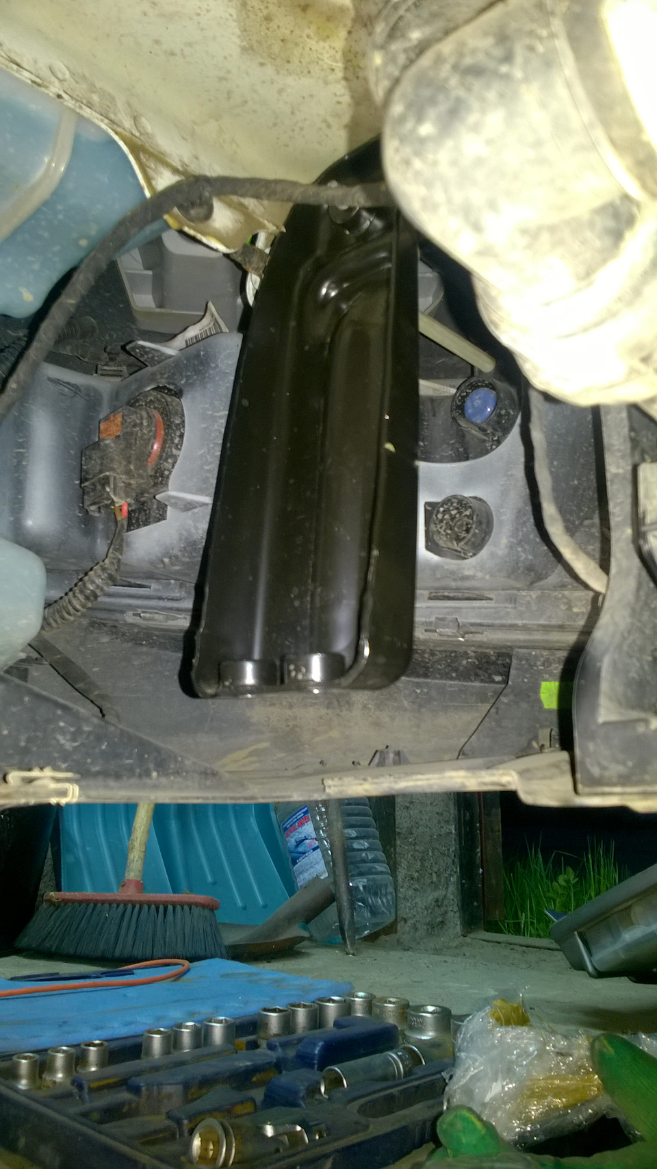 Левый кронштейн — Skoda Octavia A7 Mk3