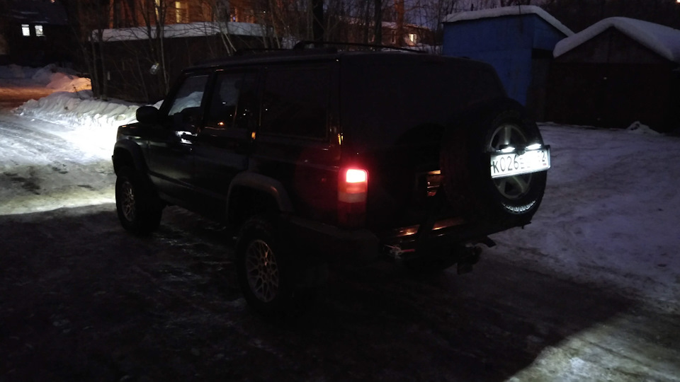 работа подсветки номера — Jeep Cherokee (XJ)
