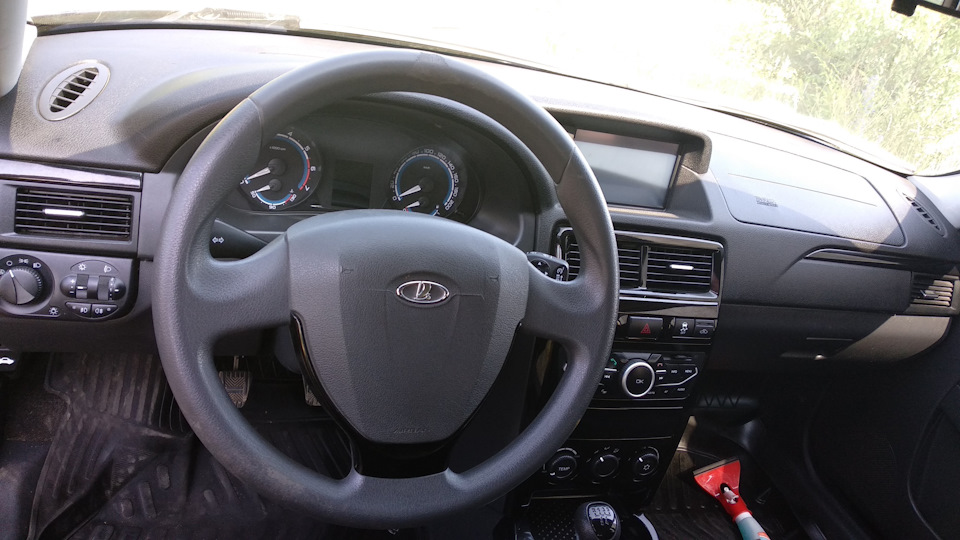Руль до, со следами от пены и просто потертостями — Lada Приора универсал
