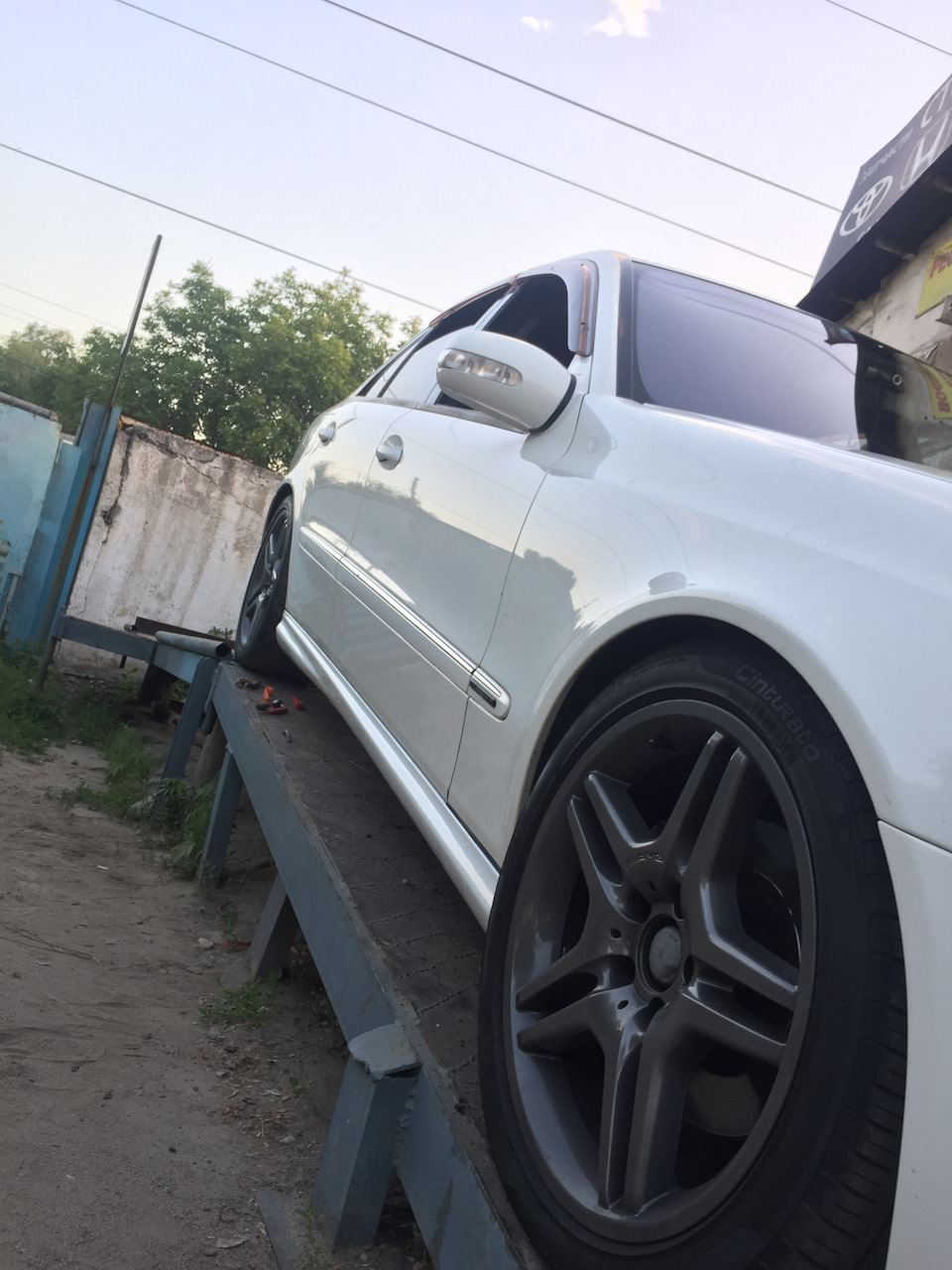 Фото в бортжурнале Mercedes-Benz E-Class (W211)