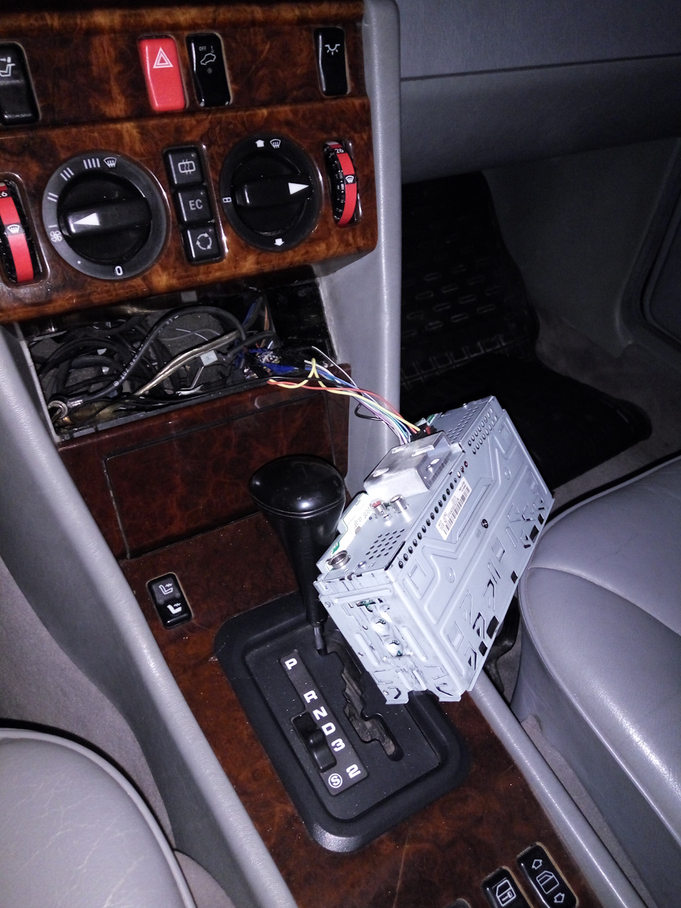 Фото в бортжурнале Mercedes-Benz E-Class (W124)