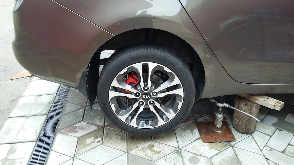 Поддомкратили. — KIA Ceed (2G)