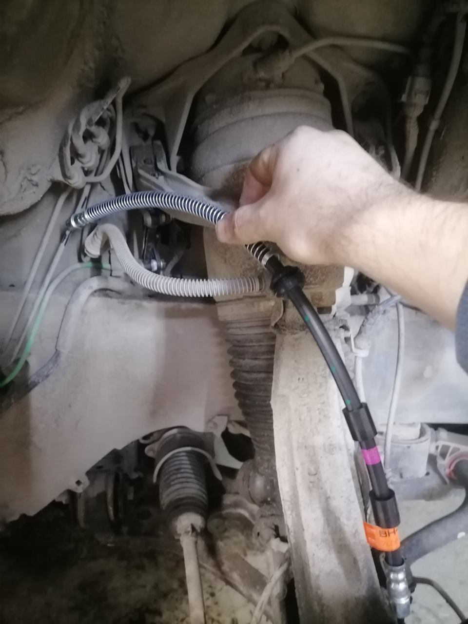 Перед откручиванием прикинул. — Volkswagen Touareg (1G)