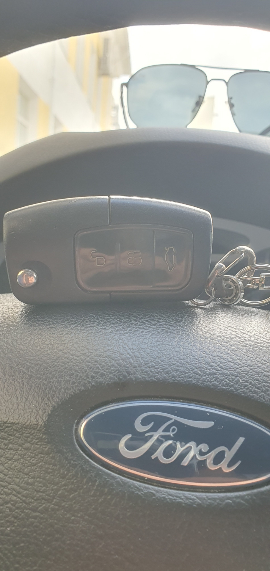 Родной ключик. Потрепала его жизнь, но он ещё ниразу не разбирался — Ford Mondeo IV