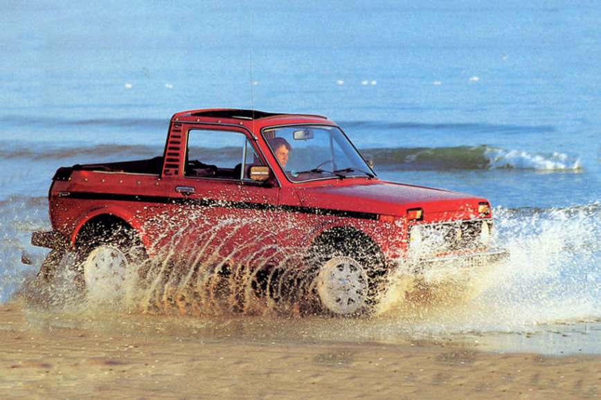 Lada 4x4 Niva Plein Soleil by Poch Импортов автомобилей Lada во Франции занималась компания Poch. Версия Plein Soleil была подготовлена в начале 1980-х. Кстати, именно основатель этой компании впервые отправил Ниву на ралли-рейд Париж-Дакар. У модификация Plein Soleil срезали крышу в задней части кузова, а всю силовую структуру усилили. Неудивительно, что такие открытые внедорожники захотели и немцы. Причем в Германии разродились «Нивами» без крыши очень мощно. — Lada 2114
